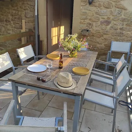- Les Volets Roses De Torgny Vakantiehuis