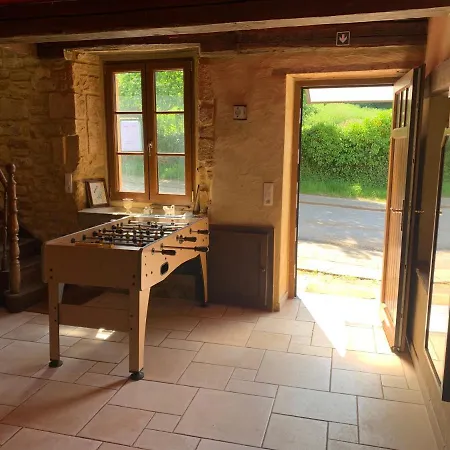 - Les Volets Roses De Torgny Vakantiehuis *